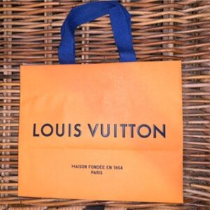 HP💫 Authentic Louis Vuitton Paper Bag